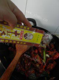 美味的蒜蓉十三香小龙虾做法图解9)