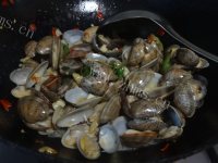 美味的炒花蛤做法图解7)