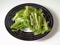 美味的热拌银针菇做法图解2)