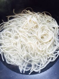 美味的酱油炒面做法图解1)