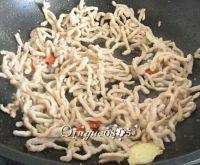 家常菜肉丝蒜黄做法图解5)