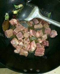 家常菜土豆焖牛肉做法图解5)