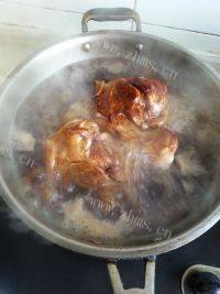 美味的酱大骨头做法图解5)