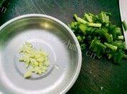 豆芽回锅肉做法图解1)