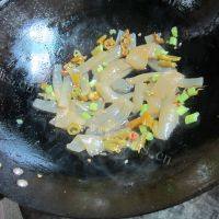 酸辣粉皮汤做法图解5)