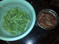 家常菜肉片炒四季豆做法图解2)