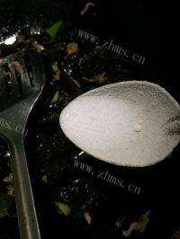 简单易做的木耳炒肉做法图解7)