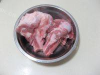 美味的海带火腿棒骨汤做法图解1)