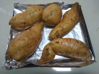 美食烤沙地黄心红薯做法图解2)