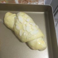 自制蜜豆面包卷做法图解11)