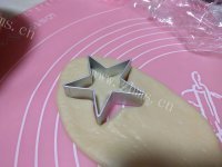 回味无穷的圣诞树面包做法图解12)