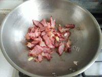 口感极佳的土豆片炒腊肉做法图解6)