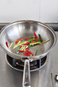 家常美食青椒炒小鲍鱼做法图解6)