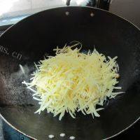 易做的炒土豆丝做法图解6)