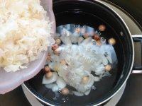 爱上红枣银耳莲子羹做法图解3)