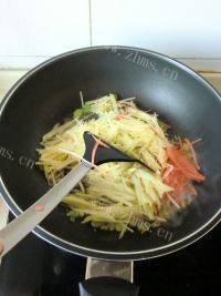 家常菜蚝油土豆丝做法图解4)