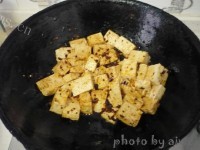 色香味浓的虾酱炒豆腐做法图解8)