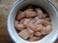 美味的菠萝咕咾肉做法图解4)