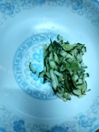 凉拌海蜇丝做法图解1)