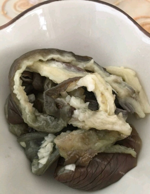 营养丰富的手撕茄子