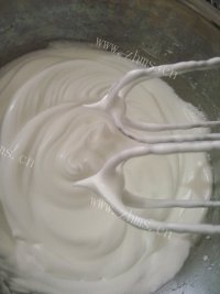 自制酸奶戚风蛋糕做法图解10)