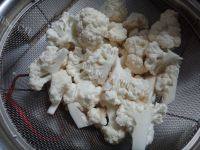 家常菜腊肉炒花菜做法图解1)