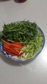 口感丰富的青菜炒面做法图解2)