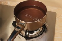 美味的雪蛤桃胶银耳羹做法图解2)