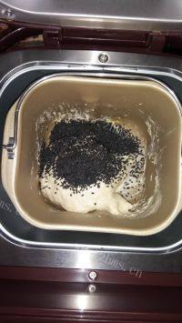 美味的芝麻面包做法图解5)