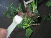 家常菜菠菜炒猪肝做法图解6)