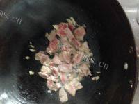 营养丰富的黑木耳炒瘦肉做法图解4)