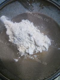 美味的蛋黄莲蓉广式月饼做法图解3)