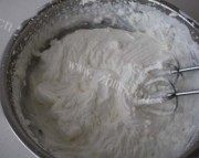 自制水果酸奶慕司蛋糕做法图解1)