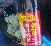 香喷喷的莴笋炒肉做法图解9)