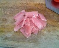 家常菜金针菇炒肉片做法图解2)