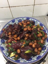 家庭版蒜香猪蹄做法图解9)