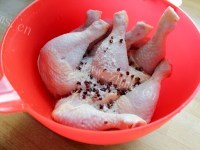垂涎欲滴的腌鸡腿做法图解1)