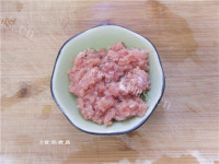 美味的肉饼咸蛋煲仔饭做法图解2)