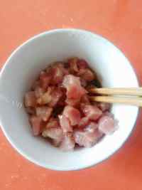 香菇肉丁做法图解1)