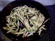 家常菜素炒茄丝做法图解3)