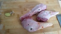 美味的麻香辣鸭头做法图解1)