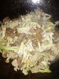 家常菜有机花菜炒肉片