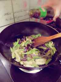美味的豆角烧茄子做法图解10)