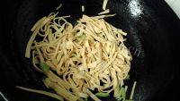 家常菜韭菜炒干豆腐做法图解2)