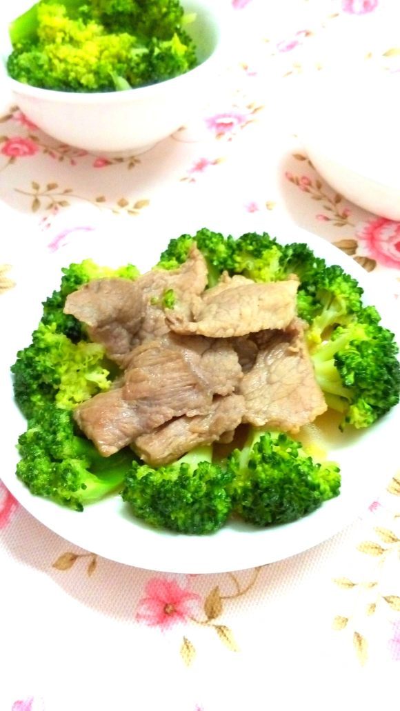 营养丰富的西兰花炒肉片