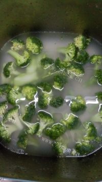 营养丰富的西兰花炒肉片做法图解1)
