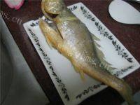 色味俱佳的清蒸黄鱼做法图解7)