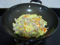 家常菜西葫芦炒肉丝做法图解9)