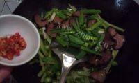 家常菜青蒜炒腊肉做法图解9)