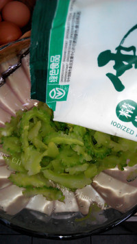 清凉的爽口苦瓜做法图解5)